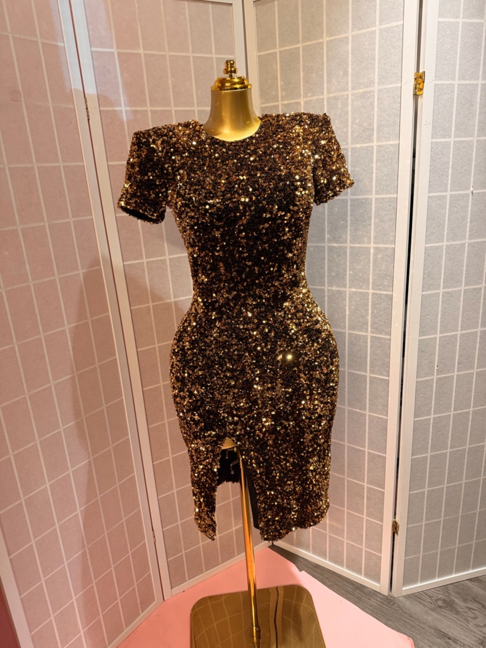 Shine ✨ Like A Star Helsi Gold Sequin Short Sleeve Dress - Picture 2 of 12